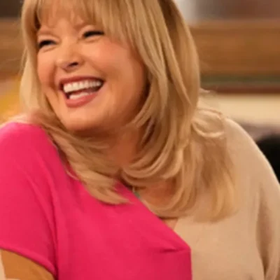 Happy’s Place S01 Melissa Peterman Colorblock V-Neck Top